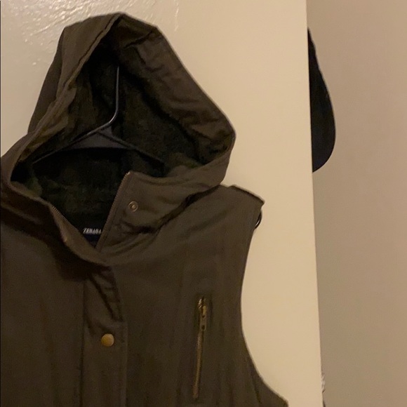 Vest - Picture 3 of 4